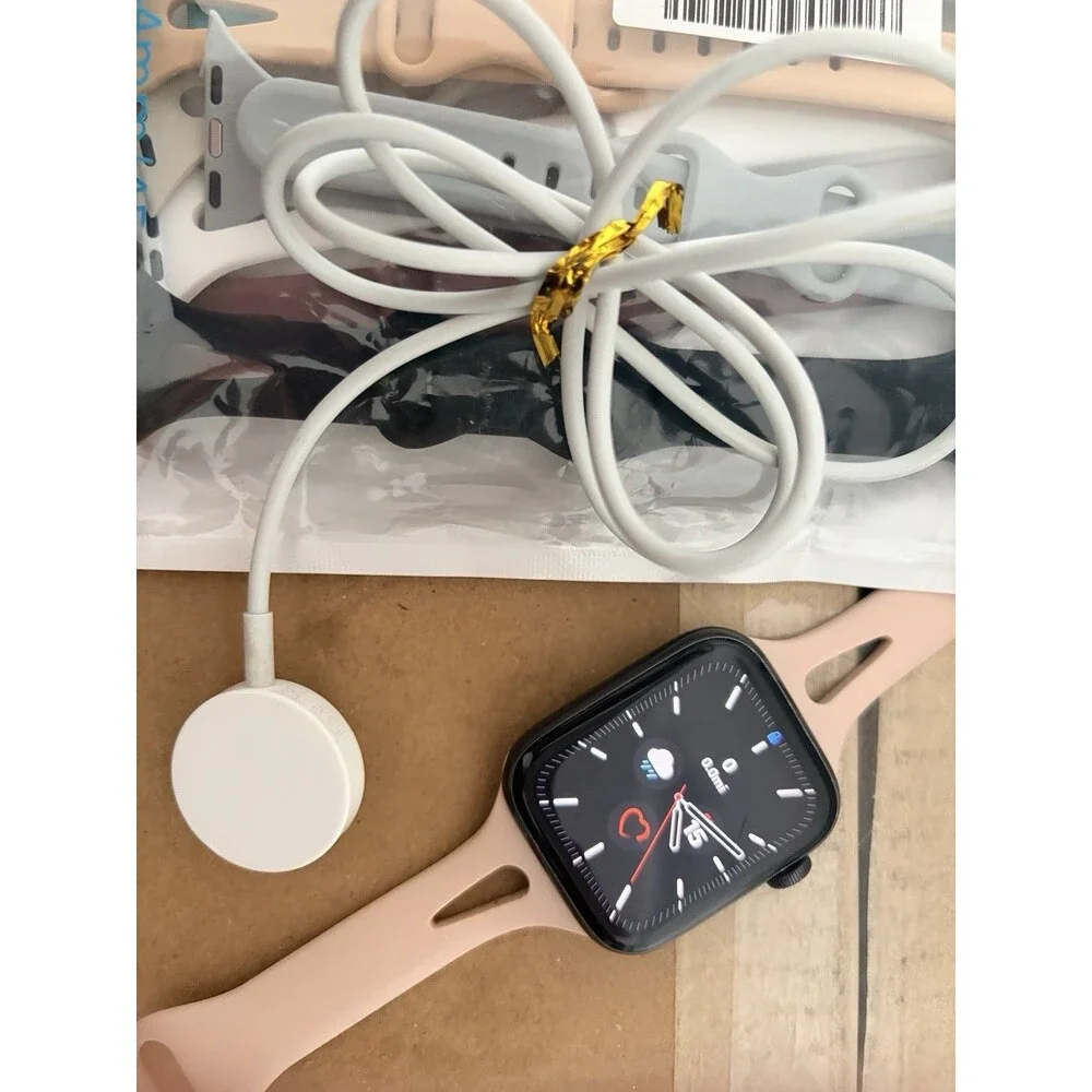 Apple Watch SE 44MM Space Gray GPS Refurb Used Good Battery